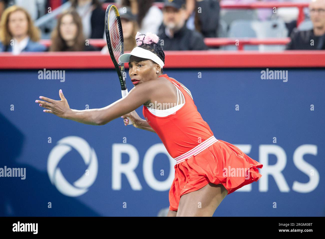 07. August 2023: Venus Williams (USA) spielt den Ball beim Spiel der WTA National Bank Open in der ersten Runde im IGA Stadium in Montreal, Quebec. Daniel Lea/CSM Stockfoto