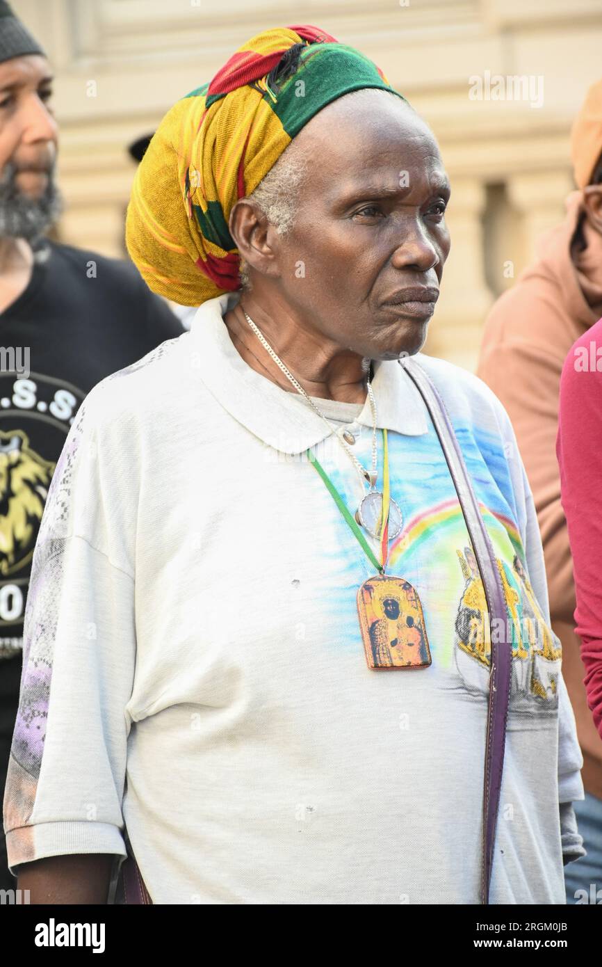 Botschaft Frankreichs, London, Großbritannien. 10. Aug. 2023. Antiimperialistische Demonstrationen sagen Nein zu Macron und seinen imperialistischen Puppen, Macky Sall. Nein zum Krieg gegen Niger, ECOWAS/imperialistische Truppen außerhalb Afrikas. Kredit: Siehe Li/Picture Capital/Alamy Live News Stockfoto