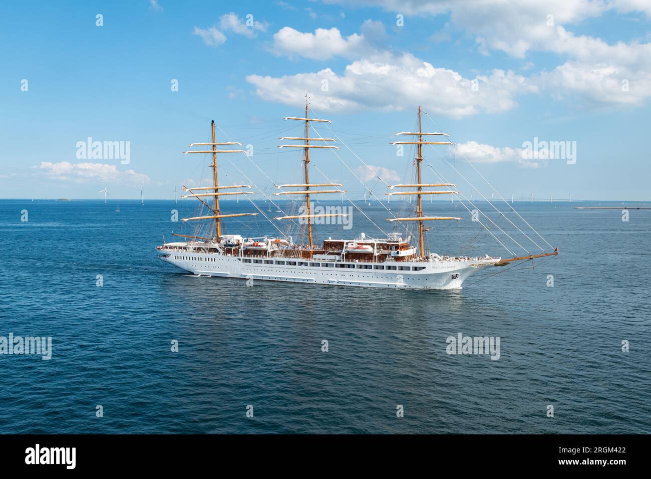 Kopenhagen, Dänemark - 29. Juli 2023: Seitenansicht des Kreuzfahrtschiffs Sea Cloud Spirit im Hafen von Kopenhagen, Dänemark. Stockfoto