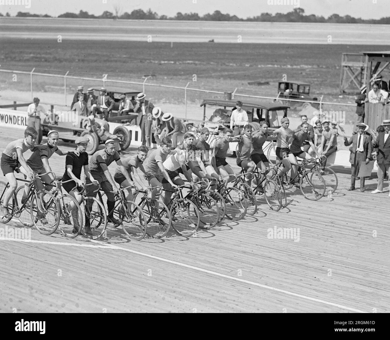 Wettbewerber bei den Laurel Bicycle Races ca. 1925 Stockfoto