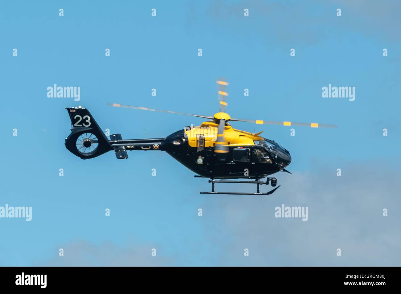 Airbus Helicopters Juno HT1 ZM523 von der Defence Helicopter Flying School in Flight, England, Großbritannien Stockfoto