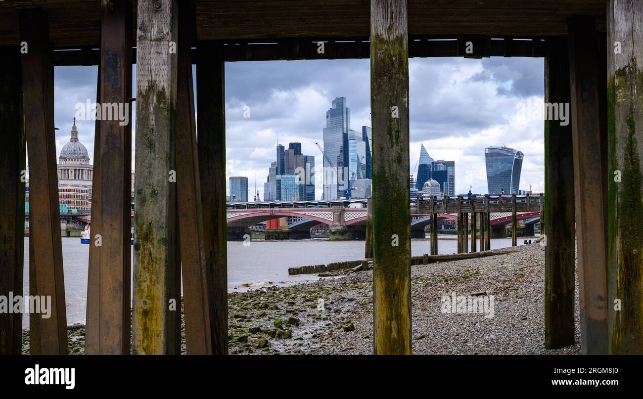 Berühmte Sehenswürdigkeiten am Südufer der Themse London UK Stockfoto