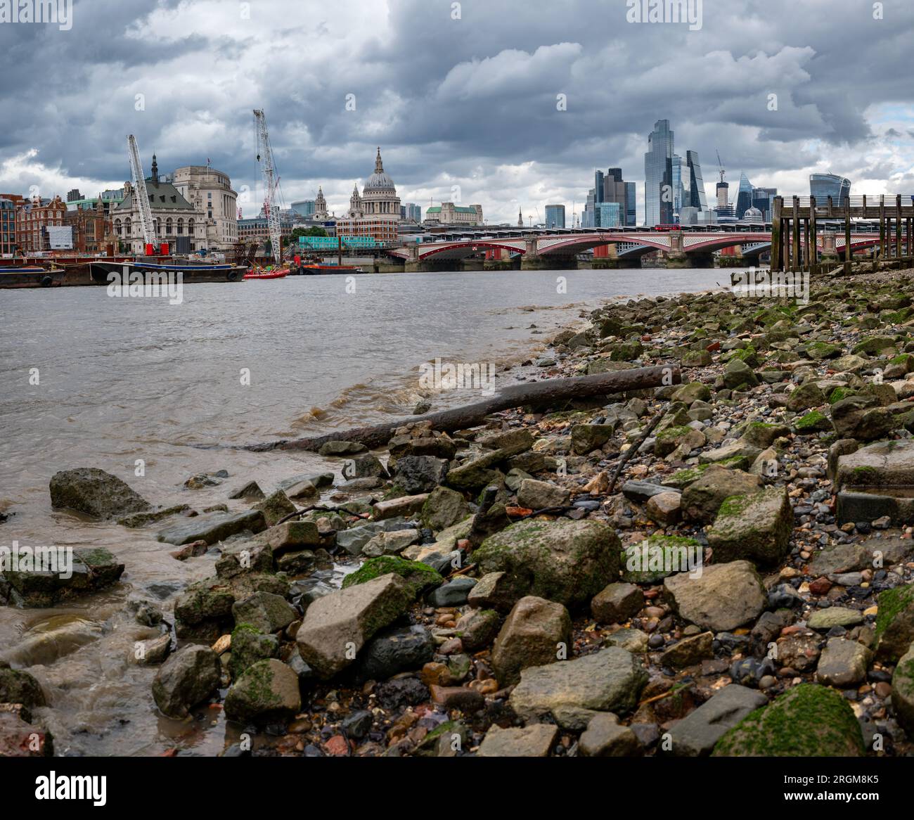 Berühmte Sehenswürdigkeiten am Südufer der Themse London UK Stockfoto