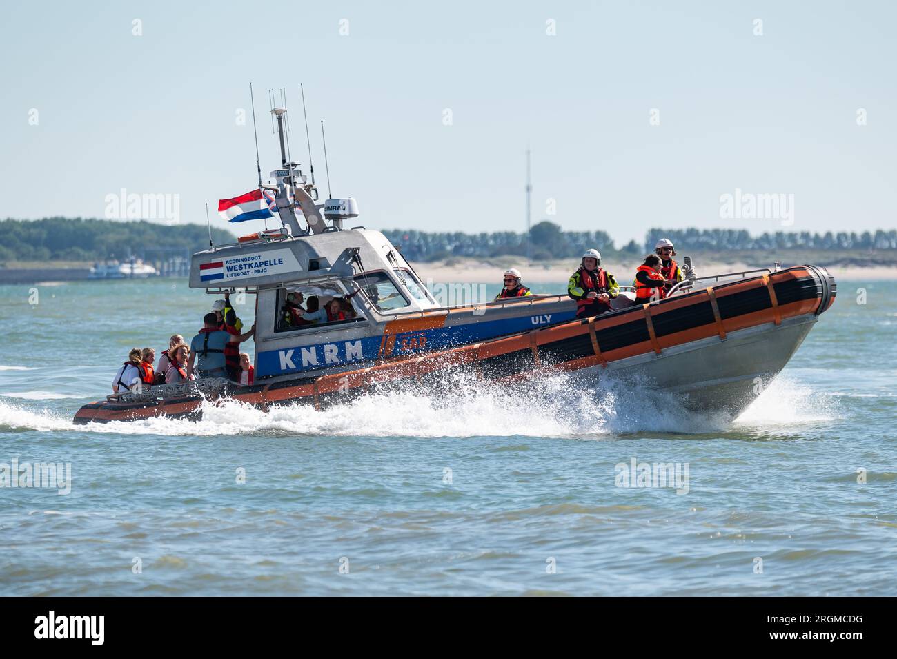 Ein Bereitschaftsboot der Royal Netherlands Sea Rescue Institution (KNRM) an der Nordsee bei Vlissingen. Stockfoto