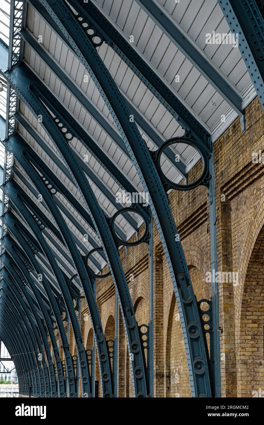 Architektonische Details von Trainshed, Kings Cross Station, Euston Road, London, England Stockfoto