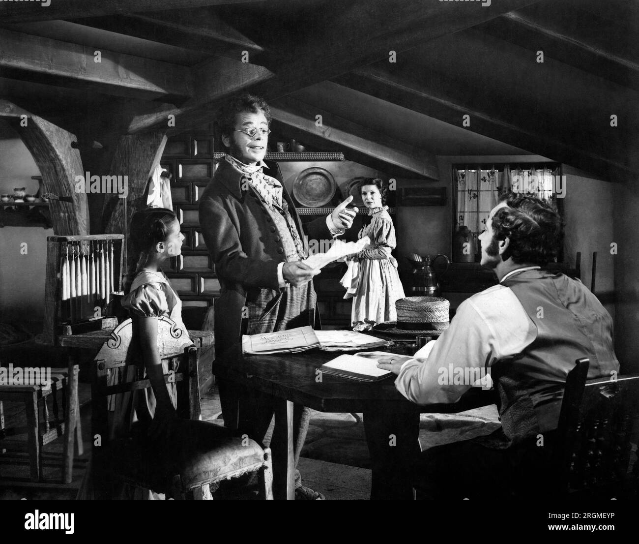 Paul Muni (Stand), am Drehort des Films, „A Song to Remember“, Columbia Pictures, 1945 Stockfoto