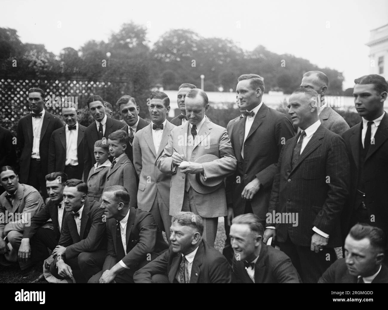 Präsident Coolidge signiert einen Baseball für Walter Johnson Ca. 1924 Stockfoto