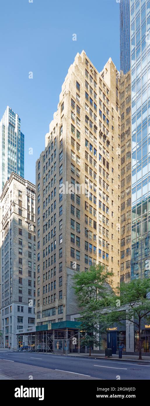 Midtown South: 152 Madison Avenue, kommerzieller Büroturm im Art déco-Stil aus Ziegeln, Stein und Terrakotta. Stockfoto
