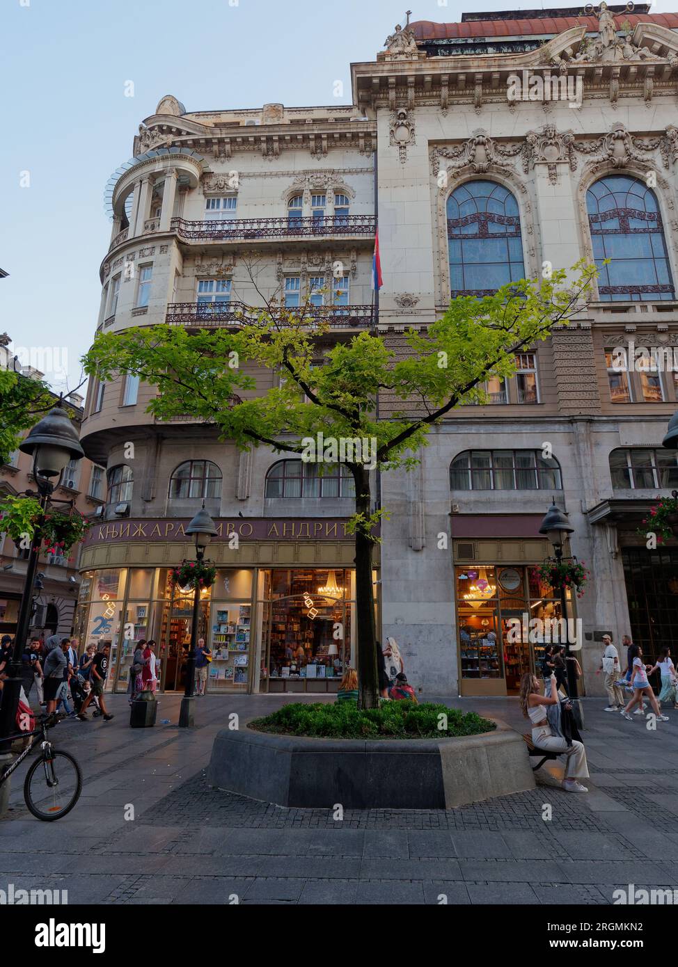 Elegantes Geschäft in der Knez Mihailova Straße, einem berühmten Einkaufsviertel in Belgrad, Serbien, 10. August 2023. Stockfoto