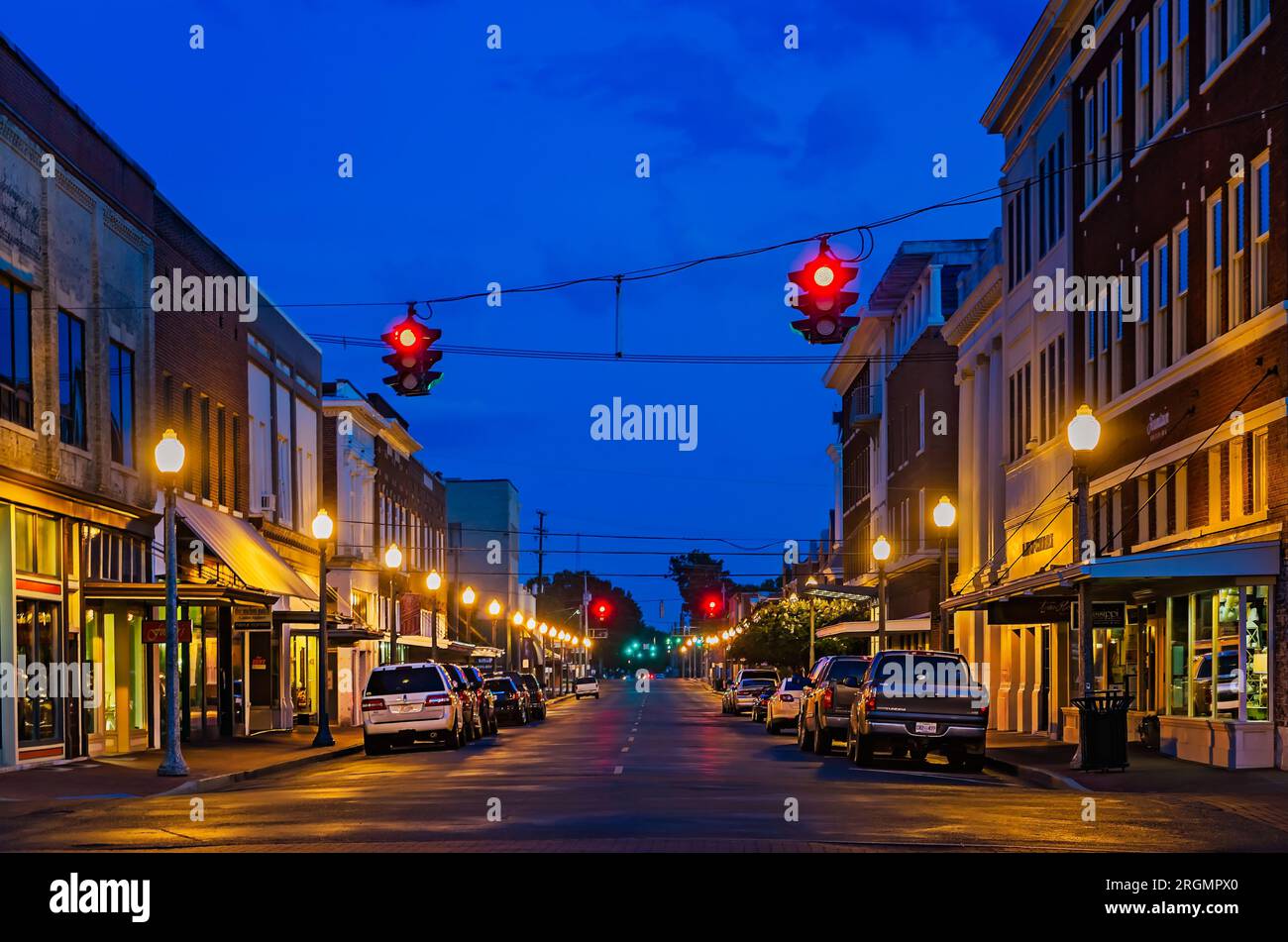 Historische Gebäude sind in der Howard Street, 19. August 2013, in Greenwood, Mississippi, zu sehen. Howard Street ist Teil des Cotton Row Historic District. Stockfoto