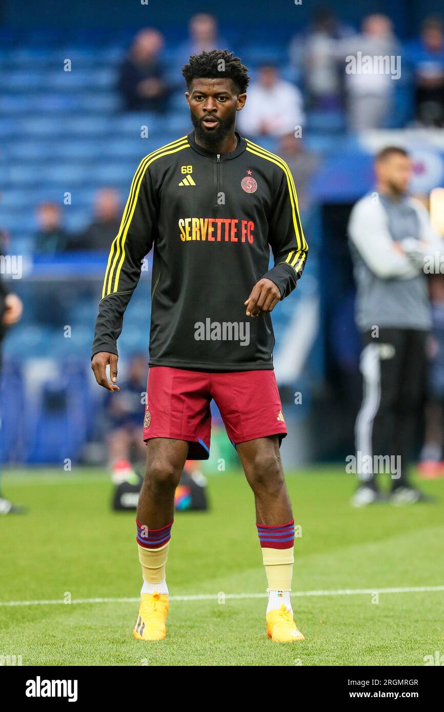 Jerome Onguene, kamerunischer Fußballspieler, spielt als Verteidiger des Servette Football Club, einer Schweizer Mannschaft mit Sitz in Genf. Während einer Schulung aufgenommenes Bild Stockfoto