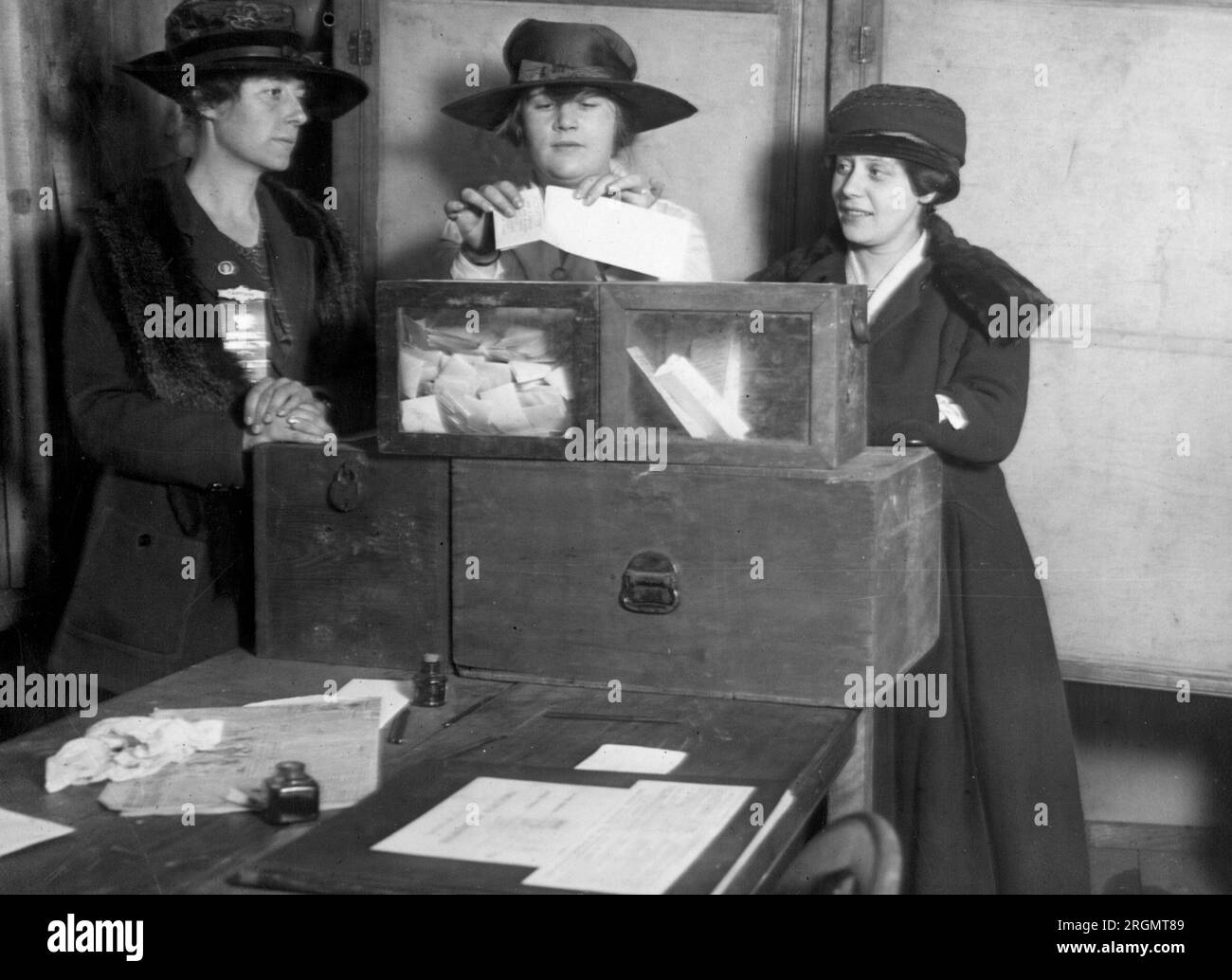 Drei Wahlrechtsaktivisten in New York City, ca. 1917 Stockfoto