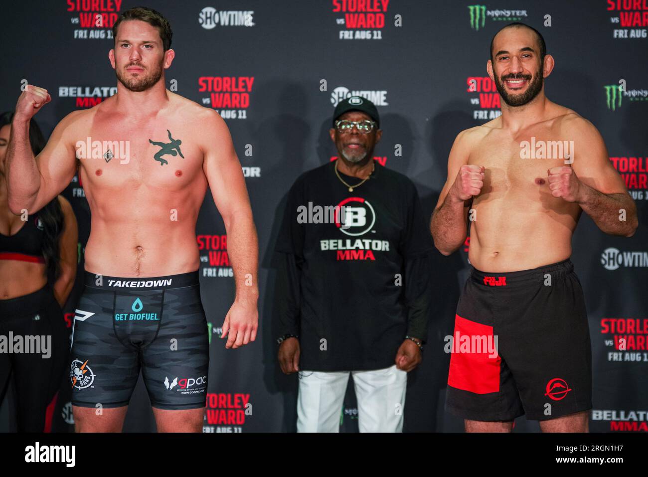 Sioux Falls, South Dakota, USA. 10. Aug. 2023. SIOUX FALLS, SOUTH DAKOTA - August 9.: (L-R) Sullivan Cauley und Hamza Salim treten vor ihrem Kampf auf dem Bellator 298 an. Sioux Falls, South Dakota, Usa. (Kreditbild: © Matt Davies/PX Imagens via ZUMA Press Wire) NUR REDAKTIONELLE VERWENDUNG! Nicht für den kommerziellen GEBRAUCH! Stockfoto