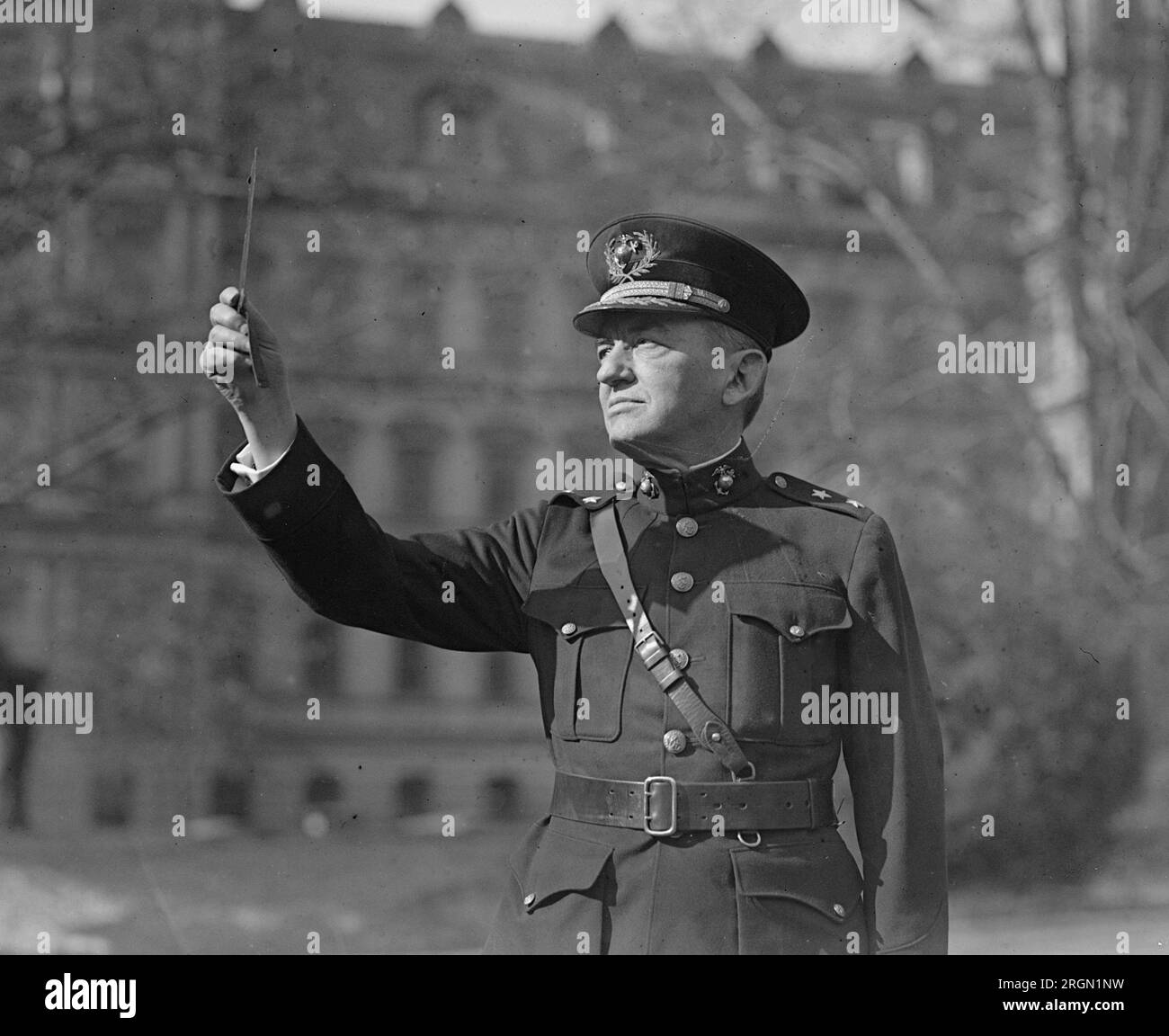 General Lejeune sieht die Sonnenfinsternis, 1/24/25 Stockfoto