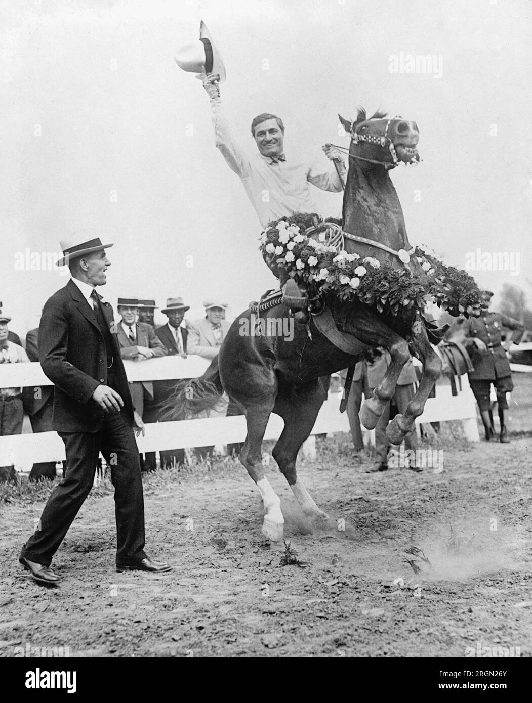 Landwirtschaftsminister Jardine und Tom Mix auf einer Pferdeshow ca. 1925 Stockfoto