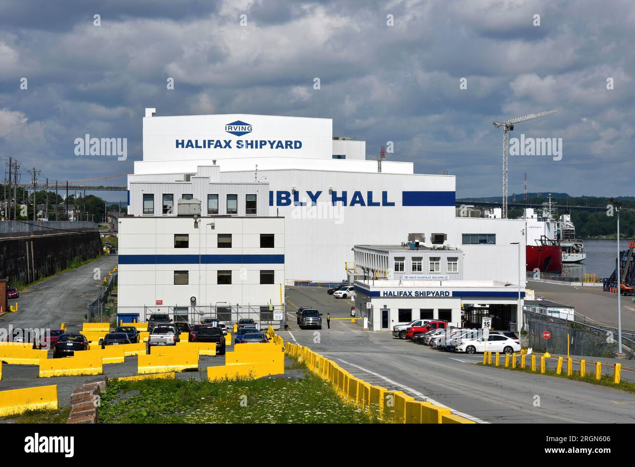 Halifax, Kanada - 6. August 2023: Die Irving Halifax Shipyard ist eine hundertprozentige Tochtergesellschaft von Irving Shipbuilding Inc. Und ist die größte Stockfoto