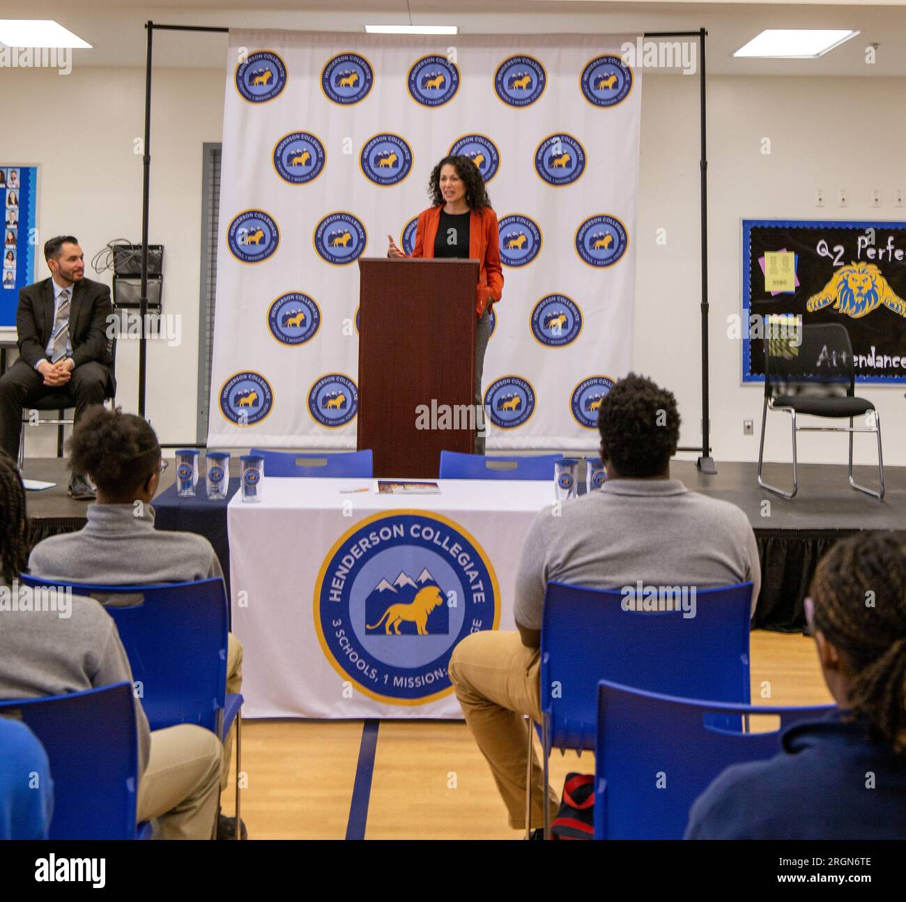 Bericht: U.S. Department of Agriculture Rural Development under Secretary Xochitl Torres Small besucht North Carolina - USDA UnderSecretary for Rural Development Xochitl Torres Small besuchte am 14. Februar 2023 das Henderson Collegiate in Henderson, North Carolina, um den Bau einer neuen 29 Quadratmeter großen Einrichtung anzukündigen. Stockfoto