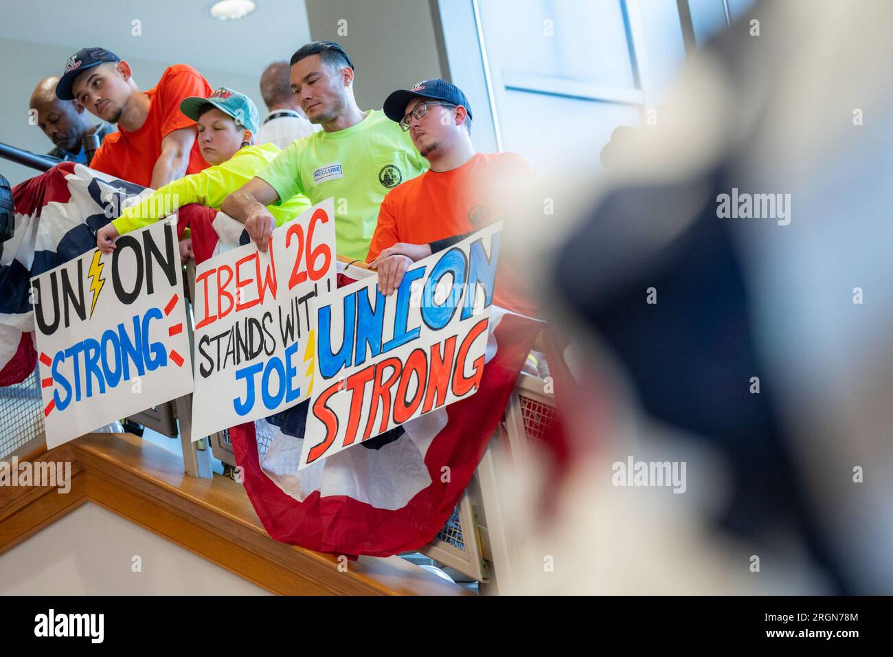 Bericht: Präsident Joe Biden besucht IBEW Local 26 in Lanham, Maryland - Präsident Joe Biden äußert sich zu seinem Wirtschaftsplan am Mittwoch, den 15. Februar 2023, auf der IBEW Local 26 in Lanham, Maryland. Stockfoto