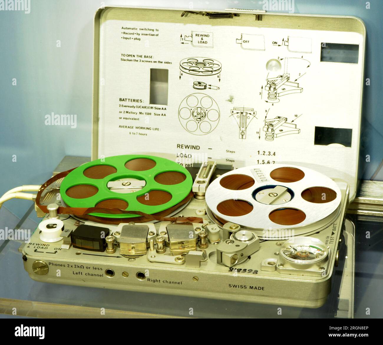 FBI-Geschichte: Ein "Nagra SNST", ein Miniatur-Audiorecorder von Rolle zu Rolle. Dieser stammt aus ca. 1975. Das Nagra SNST wäre dazu benutzt worden, einen Informanten, vertraulichen Zeugen oder verdeckten Ermittler zu "verkabeln", um ein Gespräch mit einem Verdächtigen aufzuzeichnen. Stockfoto