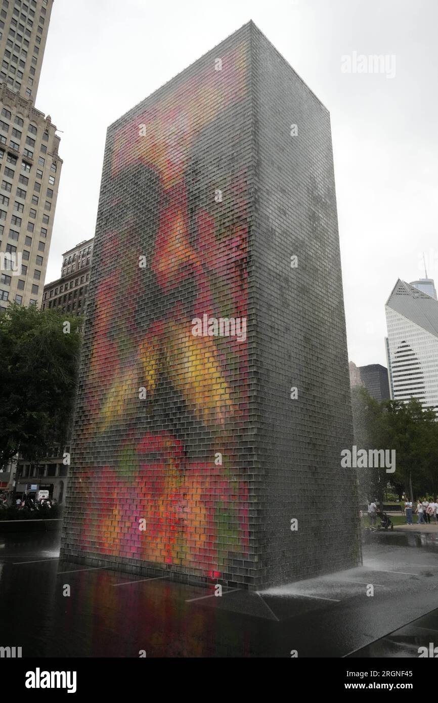 The Crown Fountain Videoskulptur im Millennium Park, Montag, 7. August 2023, in Chicago. (Kirby Lee über AP) Stockfoto