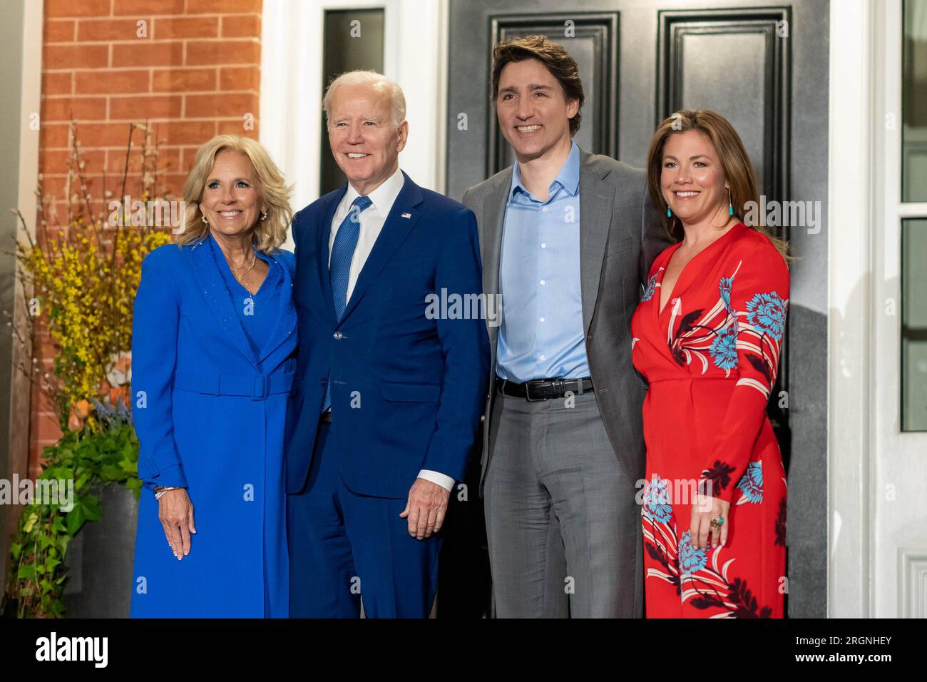 Bericht: Besuch von Präsident Biden in Ottawa, Kanada (2023) - Ankunft von Präsident Joe Biden und First Lady Jill Biden in Rideau Cottage in Ottawa, Ontario, Kanada, Donnerstag, 23. März, 2023 und werden vom kanadischen Premierminister Justin Trudeau und seiner Frau Sophie Gregoire Trudeau begrüßt. Stockfoto