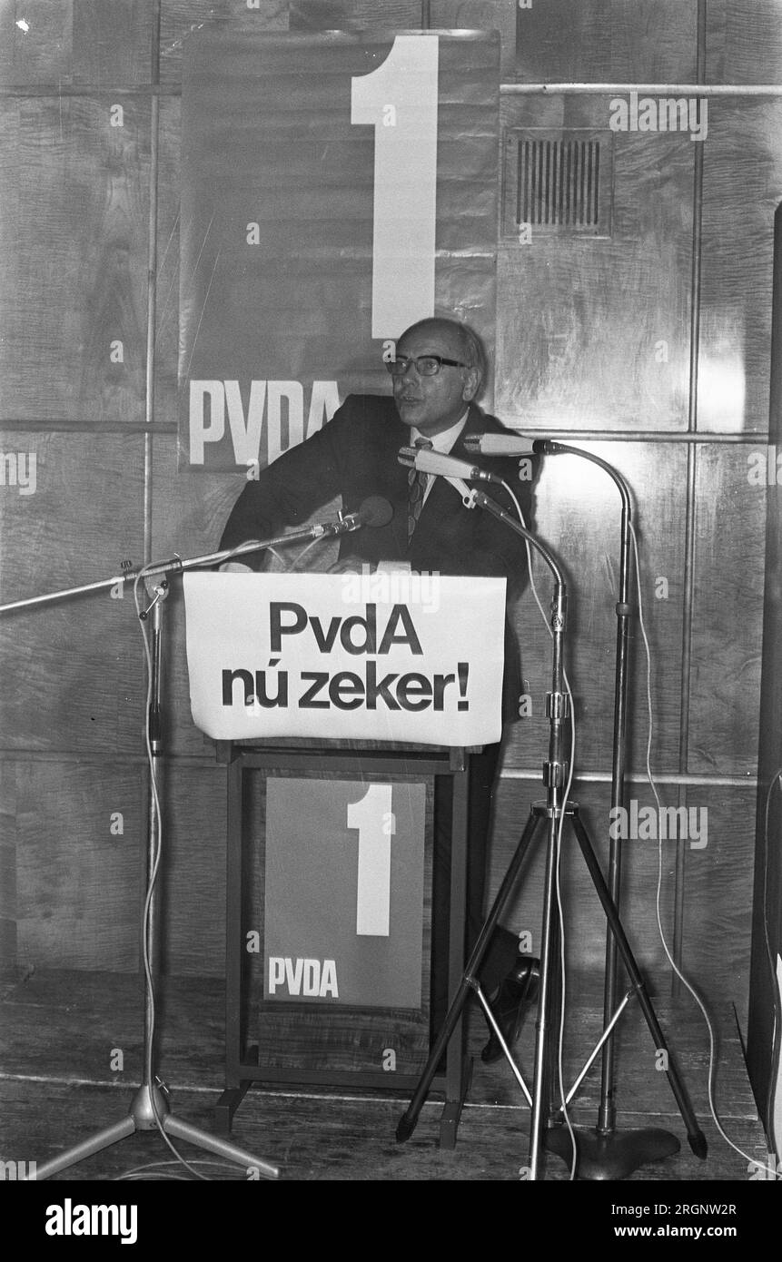 Der PvdA-parteirat trifft sich in Utrecht, um den Parteiführer Joop den Uyl zu wählen. 1972 Stockfoto