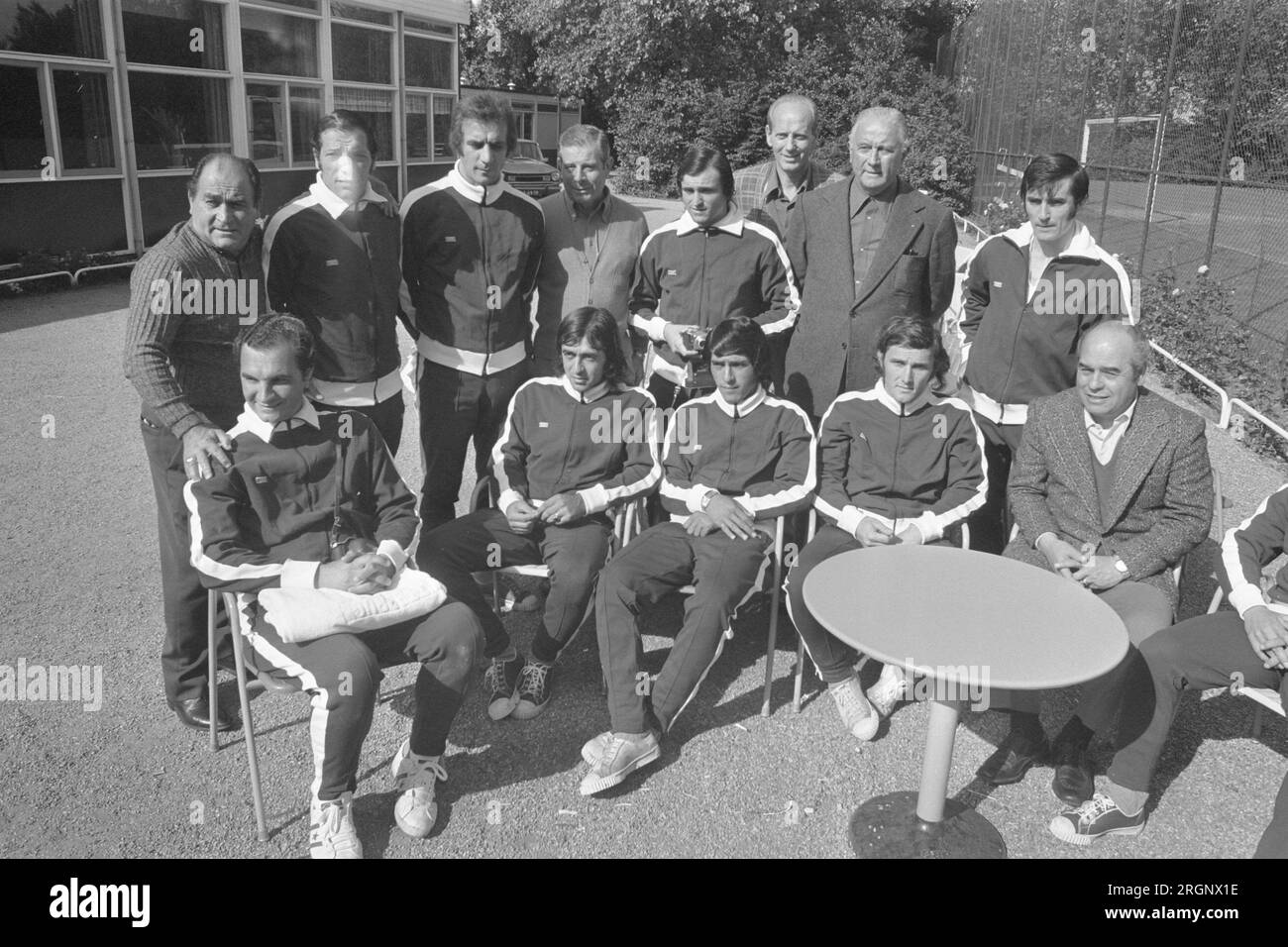 Training der Independiente Argentina für das Spiel gegen Ajax, Team posiert für ein Foto ca. September 1972 Stockfoto