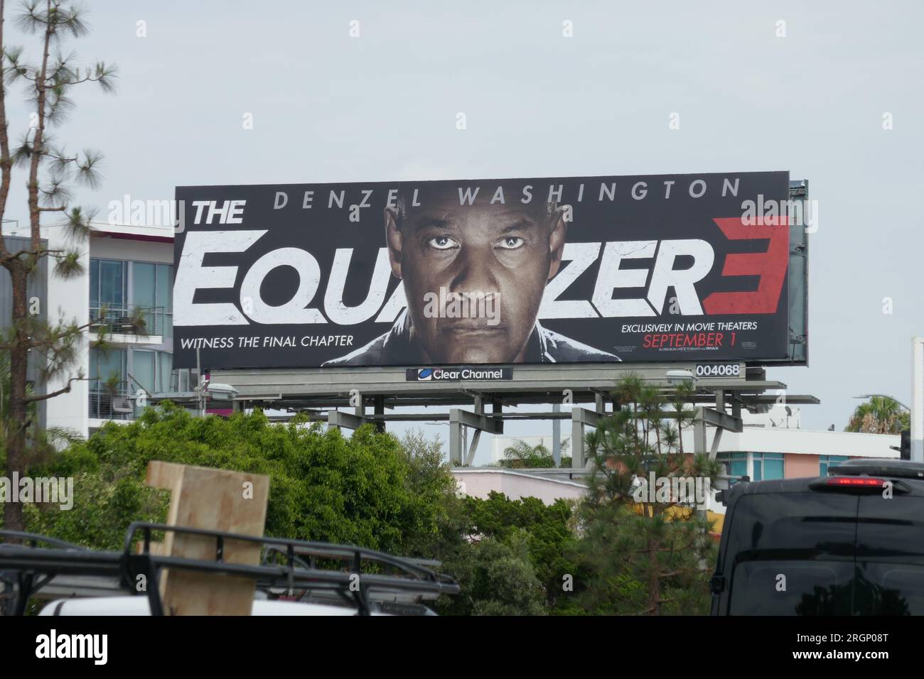 Los Angeles, Kalifornien, USA 10. August 2023 Ein allgemeiner Blick auf die Atmosphäre von Denzel Washington die Reklametafel von Equalizer 3 am 10. August 2023 in Los Angeles, Kalifornien, USA. Foto: Barry King/Alamy Stock Photo Stockfoto