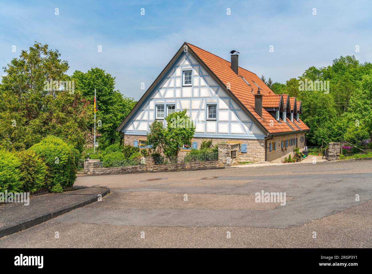 Historisches ländliches Fachwerkhaus in Jagsthausen, einer Kleinstadt in Süddeutschland Stockfoto