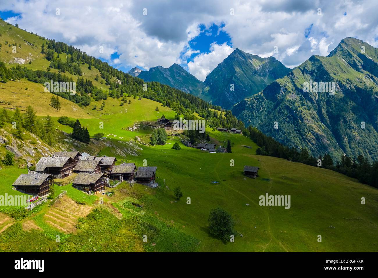 walser Huts in Alpe Otro aus der vogelperspektive. Alagna, Valsesia, Provinz Vercelli, Piemont, Italien, Europa. Stockfoto