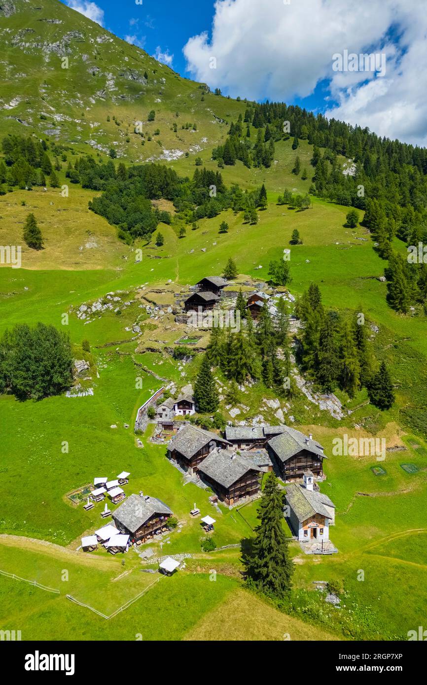 walser Huts in Alpe Otro aus der vogelperspektive. Alagna, Valsesia, Provinz Vercelli, Piemont, Italien, Europa. Stockfoto