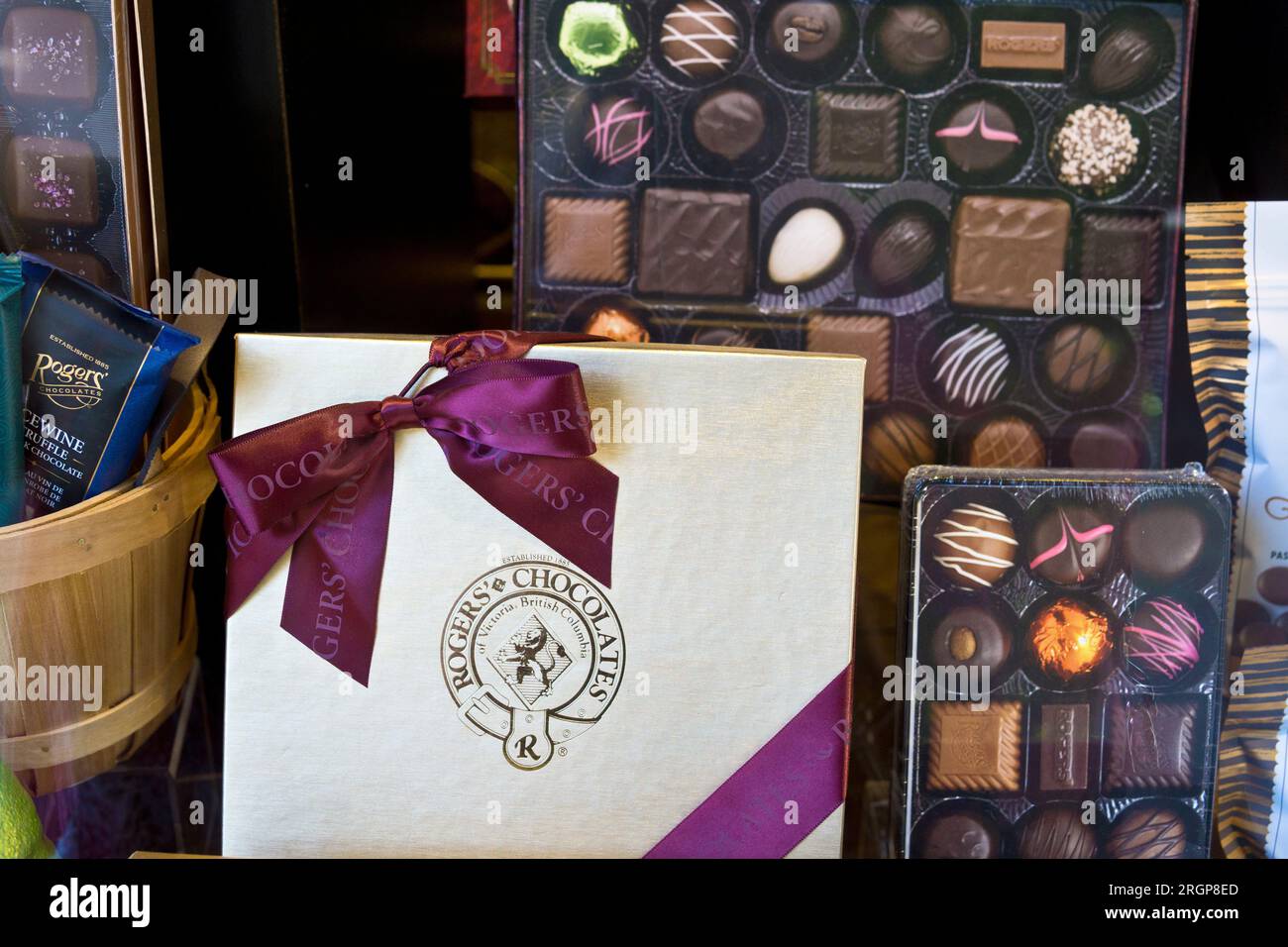 Rogers Chocolates Schaufenster mit köstlichen Pralinen in einer Schachtel in Victoria BC, Kanada. Stockfoto