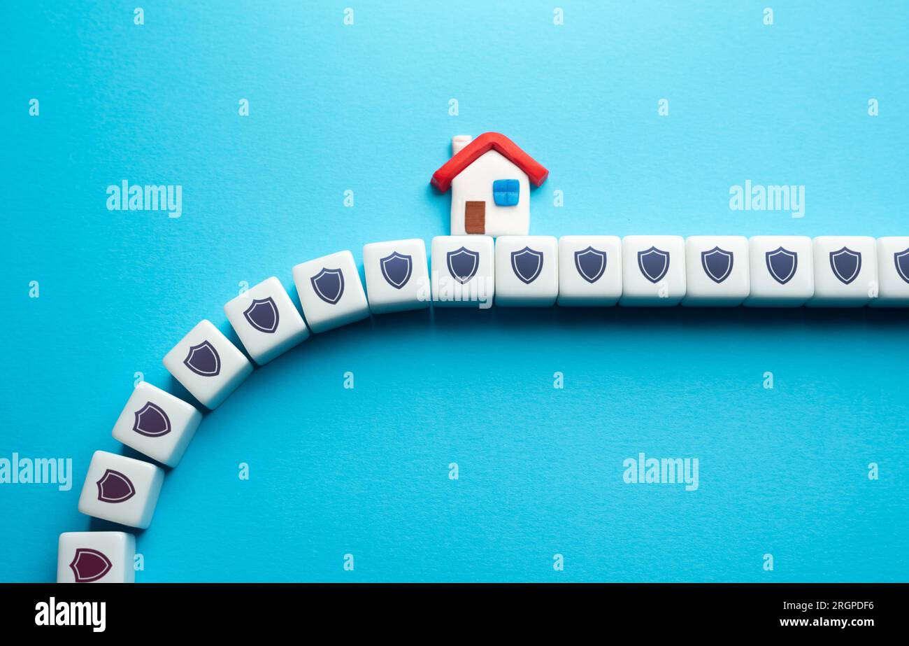 Schutz von Eigentum. Versicherte Ereignisse und wie Sie sich vor Gesetzeskonflikten schützen können. Sicherheit zu Hause. Stockfoto