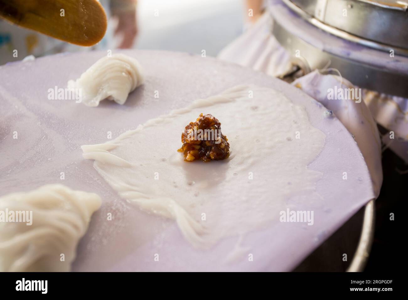 Pan Sip Nueng Sai Kai. Thailändische gedämpfte Knödel mit Hühnerernussfüllung. Stockfoto