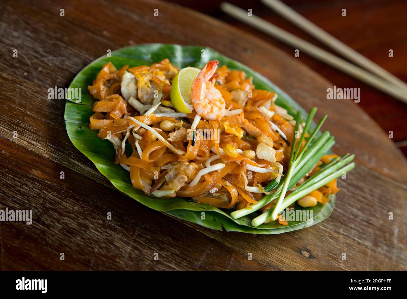 Street Food Stand Cooking Pad Thai in Bangkok, Thailand. Stockfoto