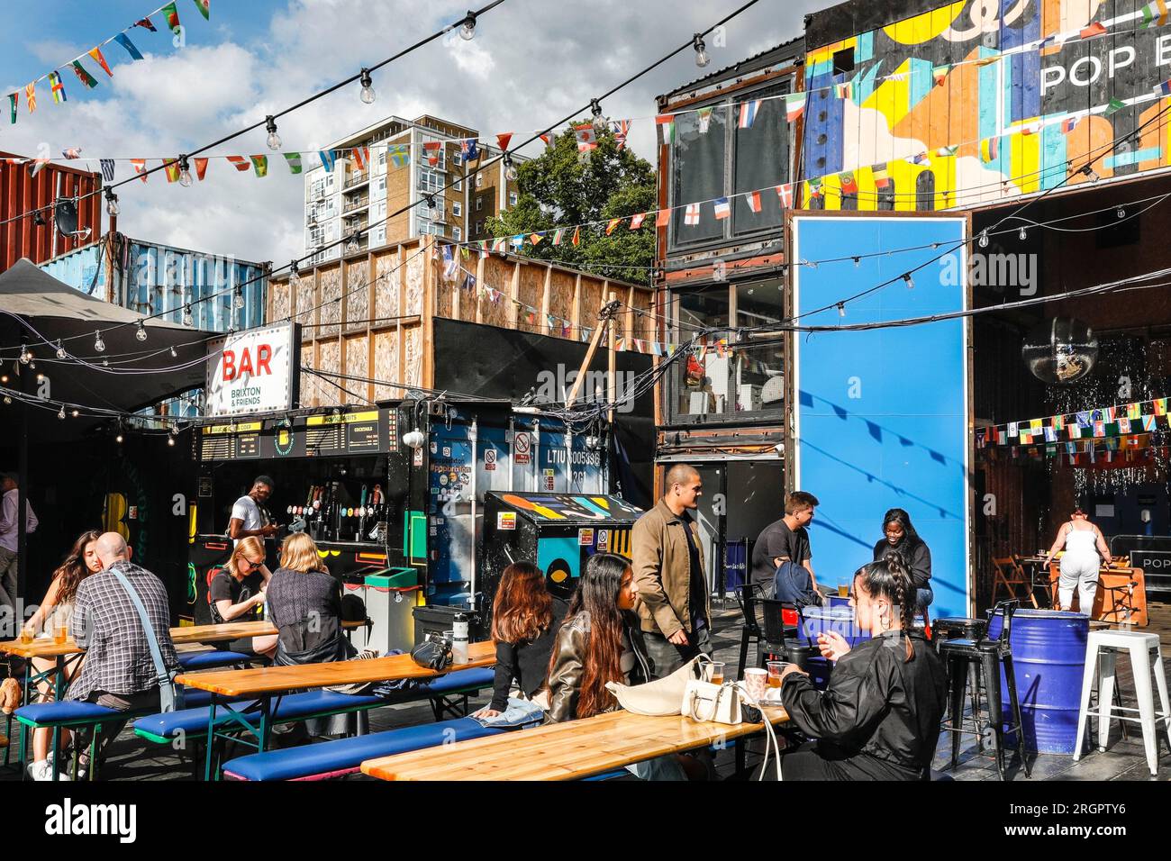 Pop Brixton, Pop-up-Gemeinschaftsprojekt mit angesagten unabhängigen Bars, Restaurants, Cafés, Veranstaltungsort, Brixton, London, Großbritannien Stockfoto