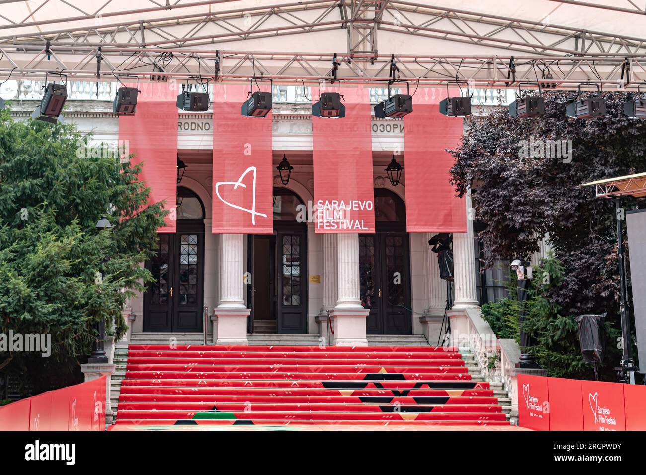 Das Nationaltheater ist bereit für das Sarajevo Film Festival 2023 Stockfoto