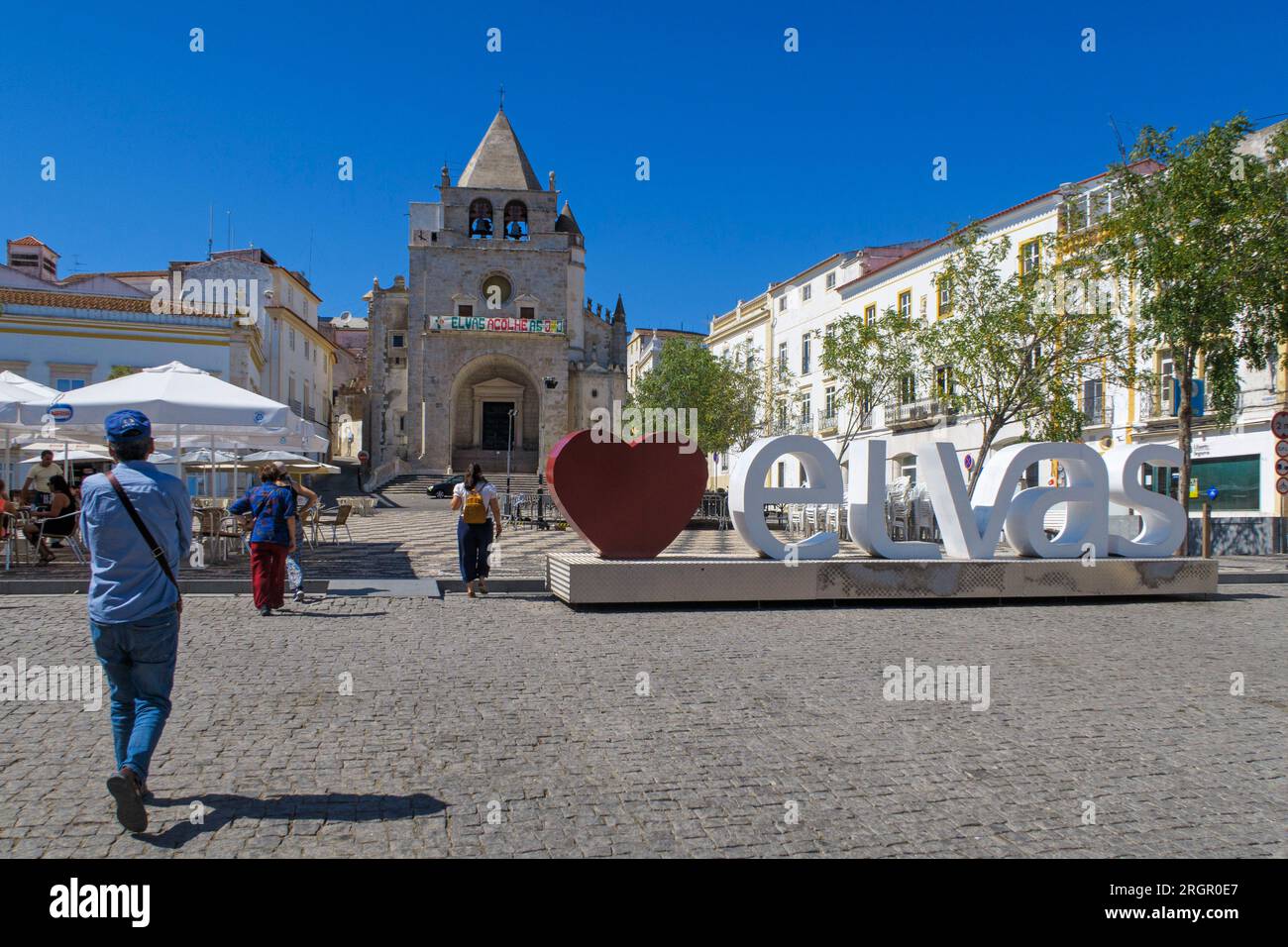 Platz Praca da República mit der Kathedrale Maria von der Himmelfahrt im Hintergrund, Elvas, Portugal, Europa Stockfoto