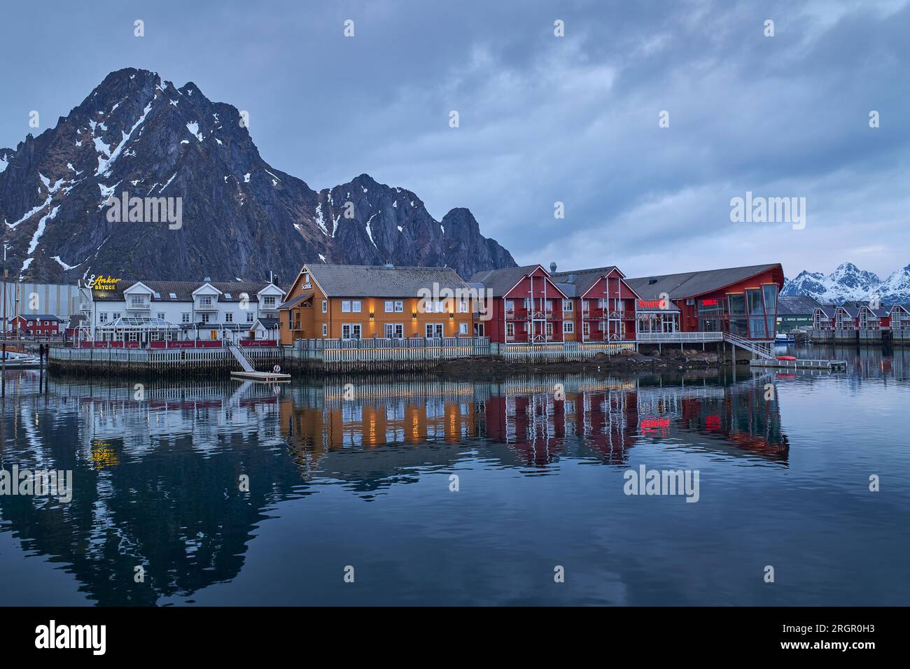 Hafen Von Svolvær, Auf Den Lofoten-Inseln, Weit Nördlich Des Polarkreises, Norwegen. 4. Mai 2023 Stockfoto