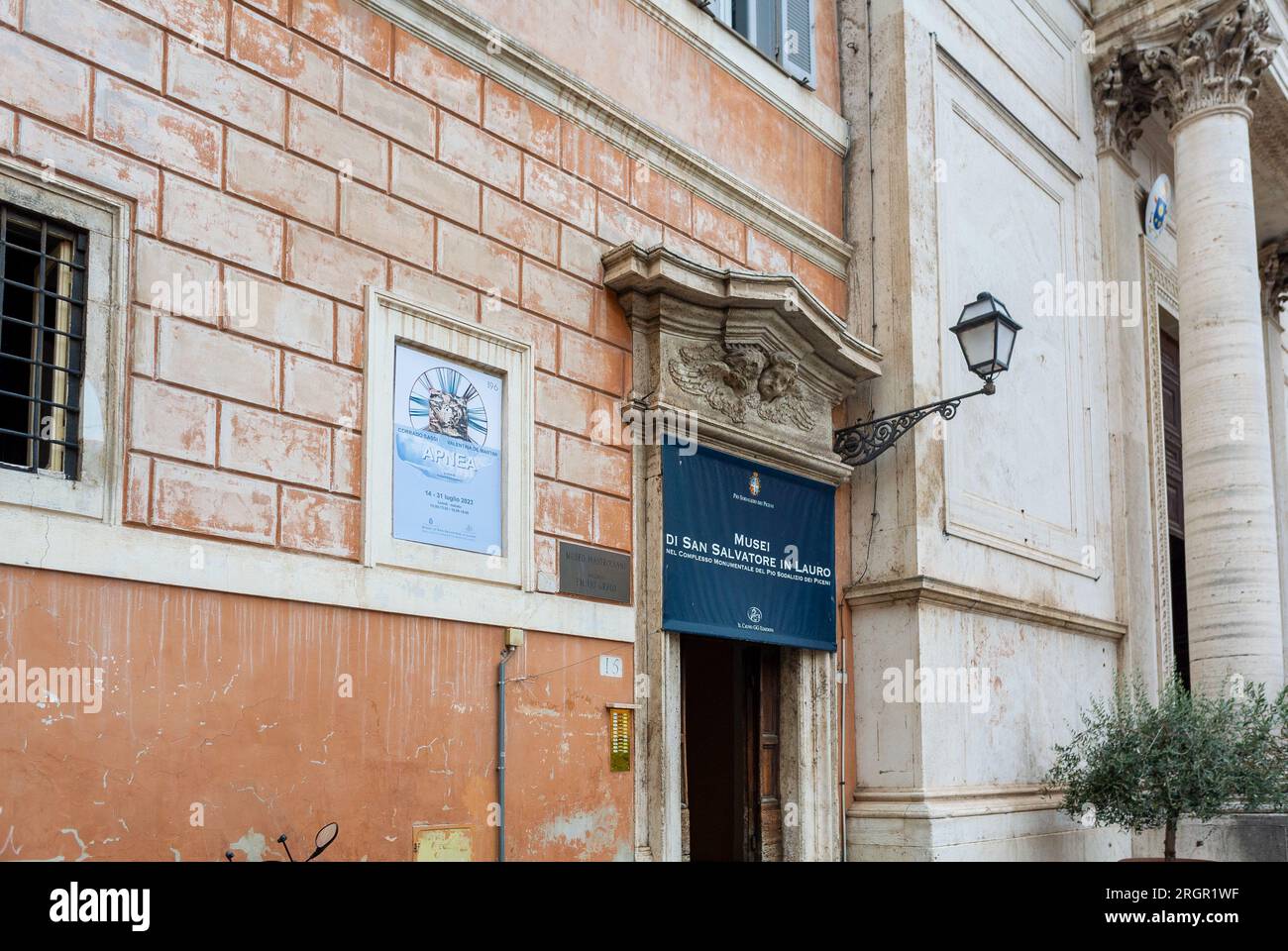 Rom, Latium, Italien, der Eingang des Musei di san salvatore in lauro ist ein Museum, das sich auf der Piazza di San Salvatore in Lauro befindet. Nur Editorial Stockfoto
