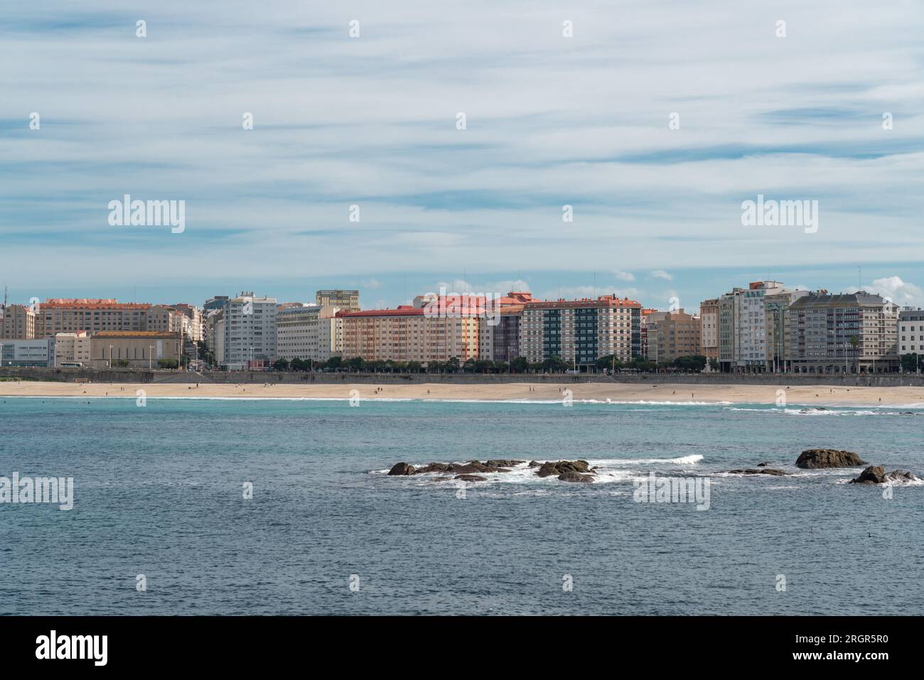 Wunderschön Eine Stadt in Coruna. Gelegen in Galicien, nordwestlich von Spanien. Reiseziel. Panoramablick auf die Stadt. Blick auf Riazor Beach und Orzán Beach Stockfoto