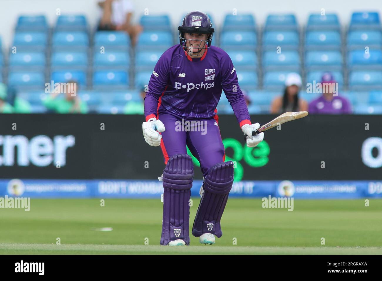 Clean Slate Headingley Stadium, Leeds, West Yorkshire, Großbritannien. 11. Aug. 2023. Northern Superchargers Women gegen Oval InvincibleÕs Women während des Hundert Double Header im Clean Slate Headingley Stadium. Hollie Armitage von Northern Superchargers Women Batting Credit: Touchlinepics/Alamy Live News Stockfoto