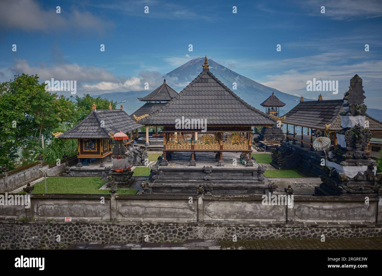 Das Tor zum himmlischen Lempuyang Tempel in Karangasem Regency, Bali indonesien, eine Gruppe von balinesischen Tempeln auf dem Mount Lempuyang. Stockfoto