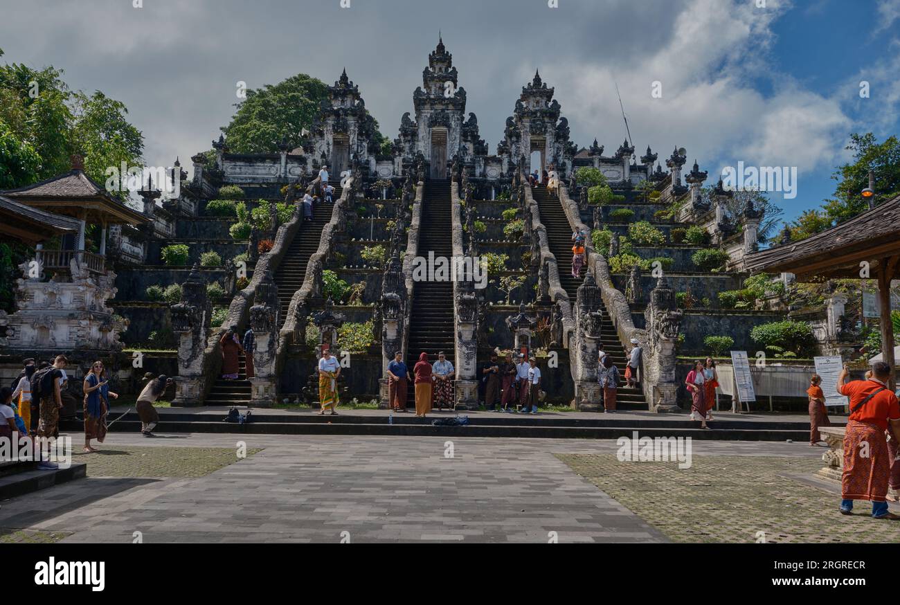 Das Tor zum himmlischen Lempuyang Tempel in Karangasem Regency, Bali indonesien, eine Gruppe von balinesischen Tempeln auf dem Mount Lempuyang. Stockfoto