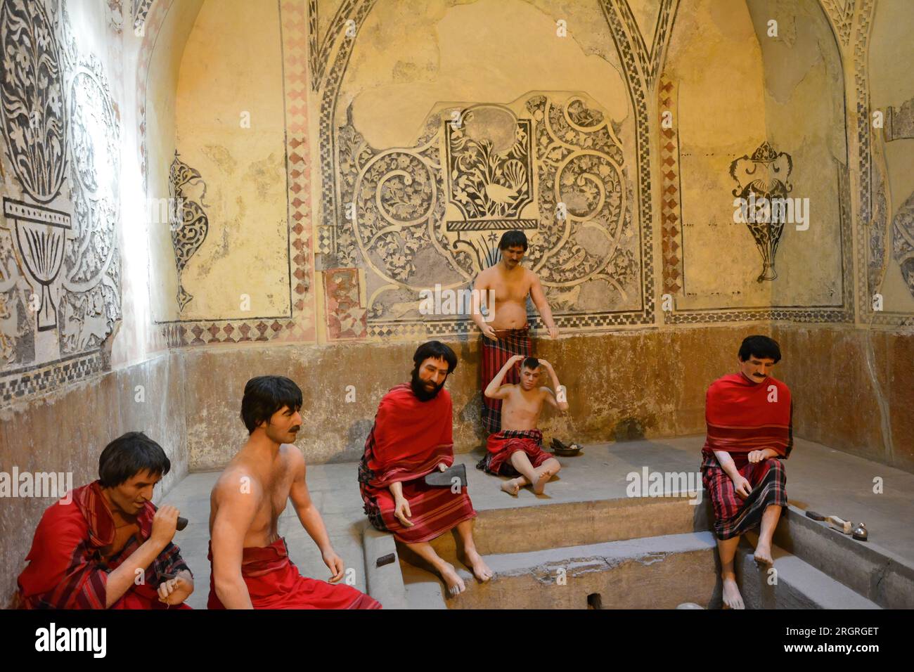 Szene aus dem Inneren des Vakil Historical Bath in Shiraz, Iran, heute als Museum, mit Wachspuppen Stockfoto