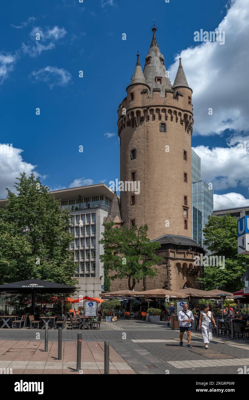 Das alte mittelalterliche Stadttor Eschenheimer Turm, Frankfurt Stockfoto