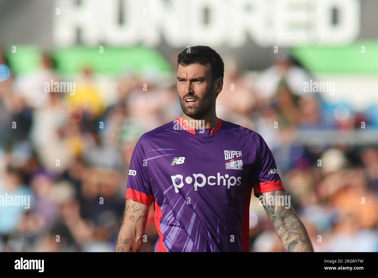 Clean Slate Headingley Stadium, Leeds, West Yorkshire, Großbritannien. 11. Aug. 2023. Northern Supercharger gegen Oval InvincibleÕs während des Hundert Double Header im Clean Slate Headingley Stadium. Reece Topley von Northern Supercharger Credit: Touchlinepics/Alamy Live News Stockfoto