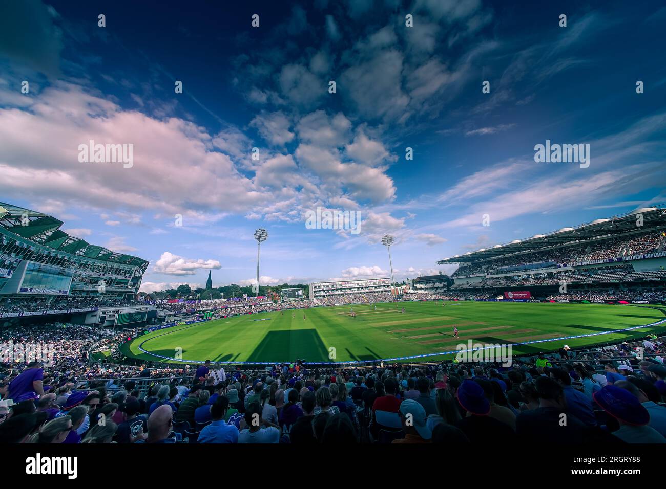 Clean Slate Headingley Stadium, Leeds, West Yorkshire, Großbritannien. 11. Aug. 2023. Northern Supercharger gegen Oval InvincibleÕs während des Hundert Double Header im Clean Slate Headingley Stadium. Allgemeiner Blick auf das Stadion während der Northern Supercharger V Oval InvincibleÕs Credit: Touchlinepics/Alamy Live News Stockfoto