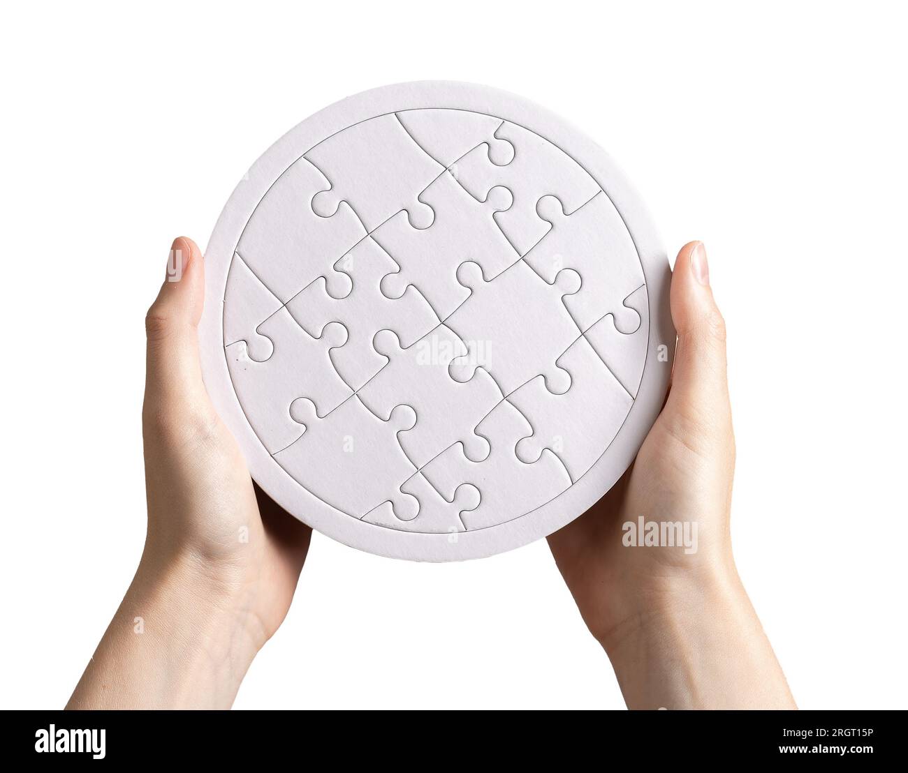 Ein Kreispuzzle in der Hand. Psychologisches Harmoniekonzept. Verbundene Puzzle. Stockfoto