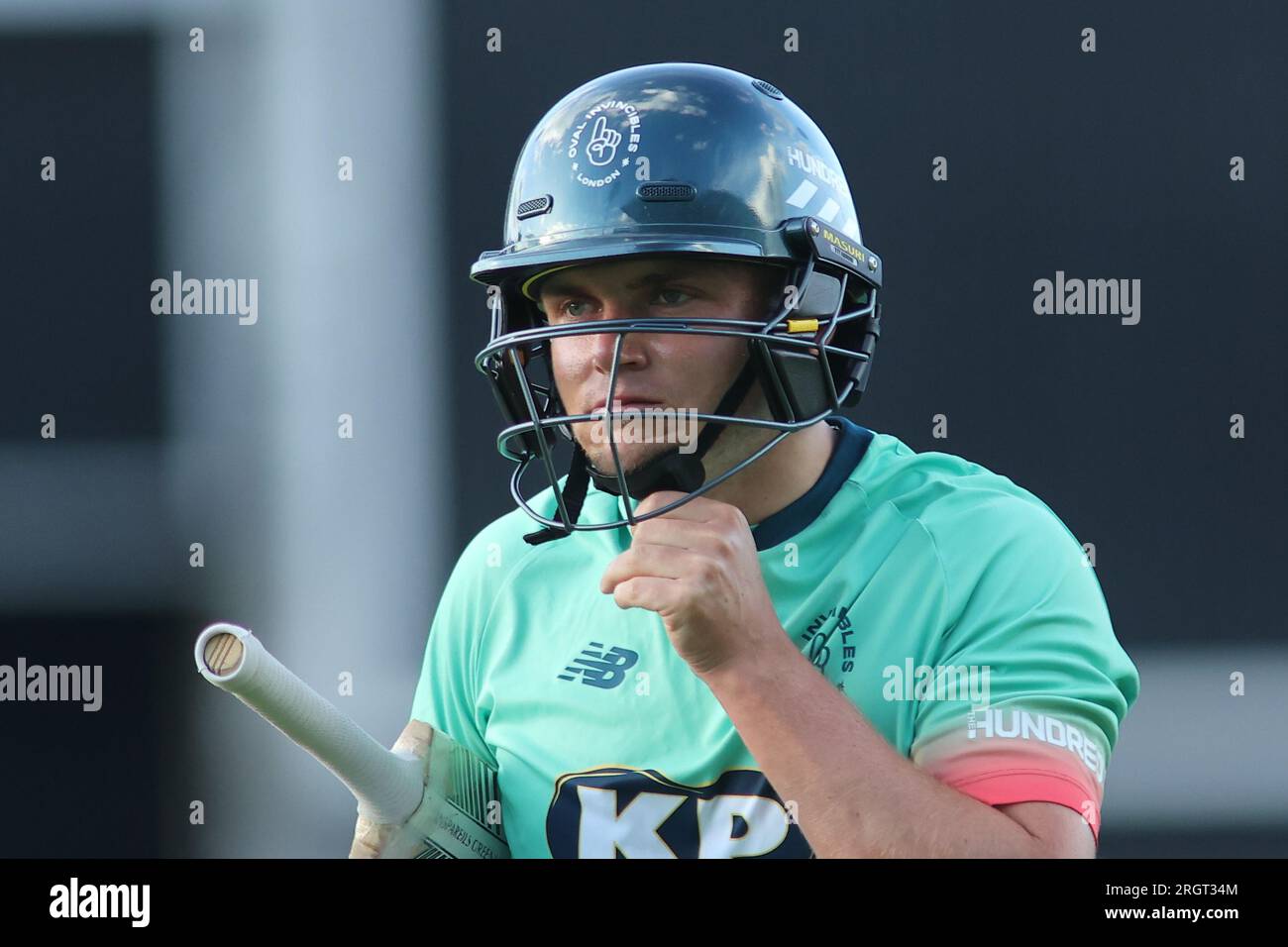 Clean Slate Headingley Stadium, Leeds, West Yorkshire, Großbritannien. 11. Aug. 2023. Northern Supercharger gegen Oval InvincibleÕs während des Hundert Double Header im Clean Slate Headingley Stadium. Samuel Matthew Curran von Oval InvincibleÕs Batting. Kredit: Touchlinepics/Alamy Live News Stockfoto